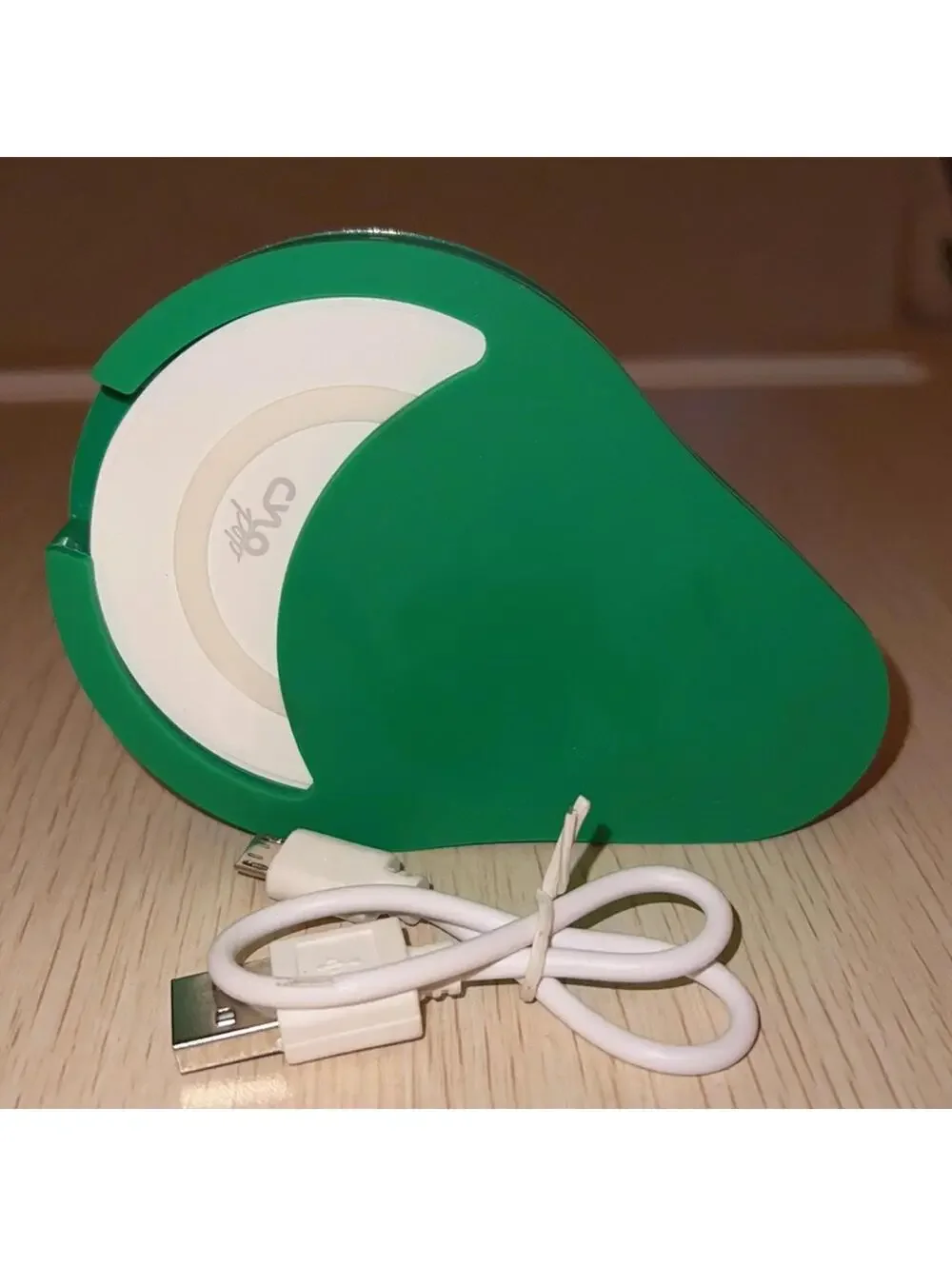 Avocado wireless phone charger w cable